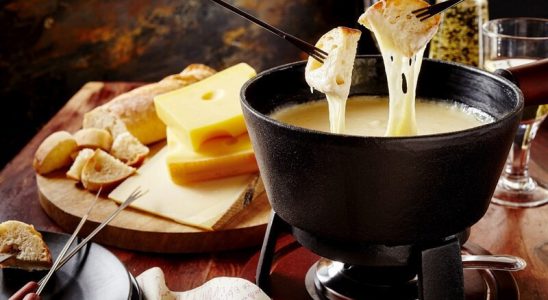Món Cheese Fondue Thụy Sĩ