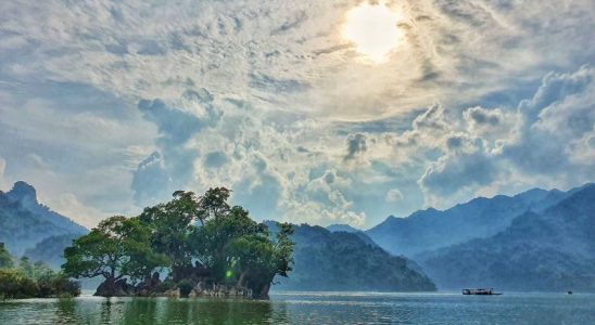 Khám phá hồ nước ngọt tự nhiên lớn nhất Việt Nam - Hồ Ba Bể